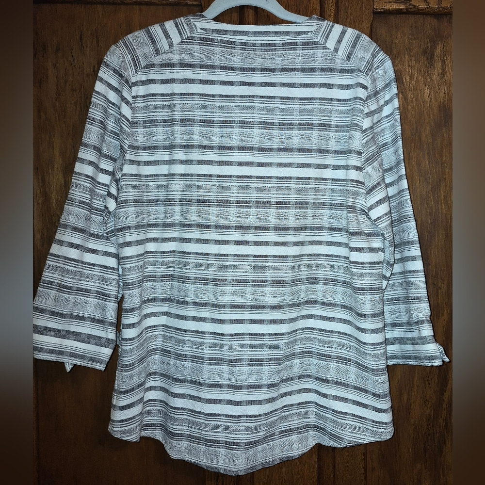 Nwt's Anne Klein Vintage Linen Blend V Neck Button Up Blouse Womens Sz Medium - Picture 2 of 4